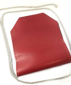 Il pannello Selen con catena è un set borsa in eco pelle disponibile in diverse colorazioni. Ideale per realizzare, personalizzare e riparare le tue borse.