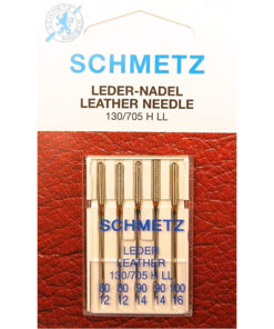 Aghi Schmetz per pelle misure 80/100 in confezione di 5 pezzi. All'interno della confezione sono contenuti due aghi per macchina da cucire misura 80, due di misura 90 e uno di misura 100.