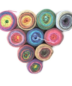 La Lana Bijoux è una lana degrade 50pl 50 pc disponibile in 9 diverse colorazioni.