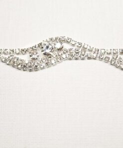 Passamaneria Gioiello argento altezza 1 cm, in strass. Articolo venduto al metro. Inserisci la quantità desiderata.