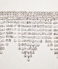 Passamaneria Gioiello argento di altezza 6,6 cm, in strass pendenti Articolo venduto al metro. Inserisci la quantità desiderata.