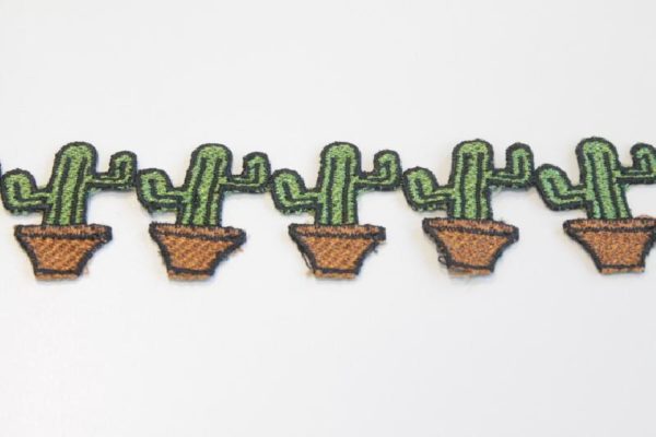 Passamaneria cactus 4 cm in poliestere Articolo venduto al metro. Inserire nella quantità i metri che si intendono acquistare
