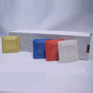 Gessetto per tessuti disponibile in vari colori: bianco, rosso, giallo, blu